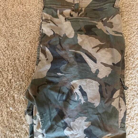 Wrangler Relaxed Fit Camouflage Shorts | Big & Tall | Size 46 - Picture 4 of 4
